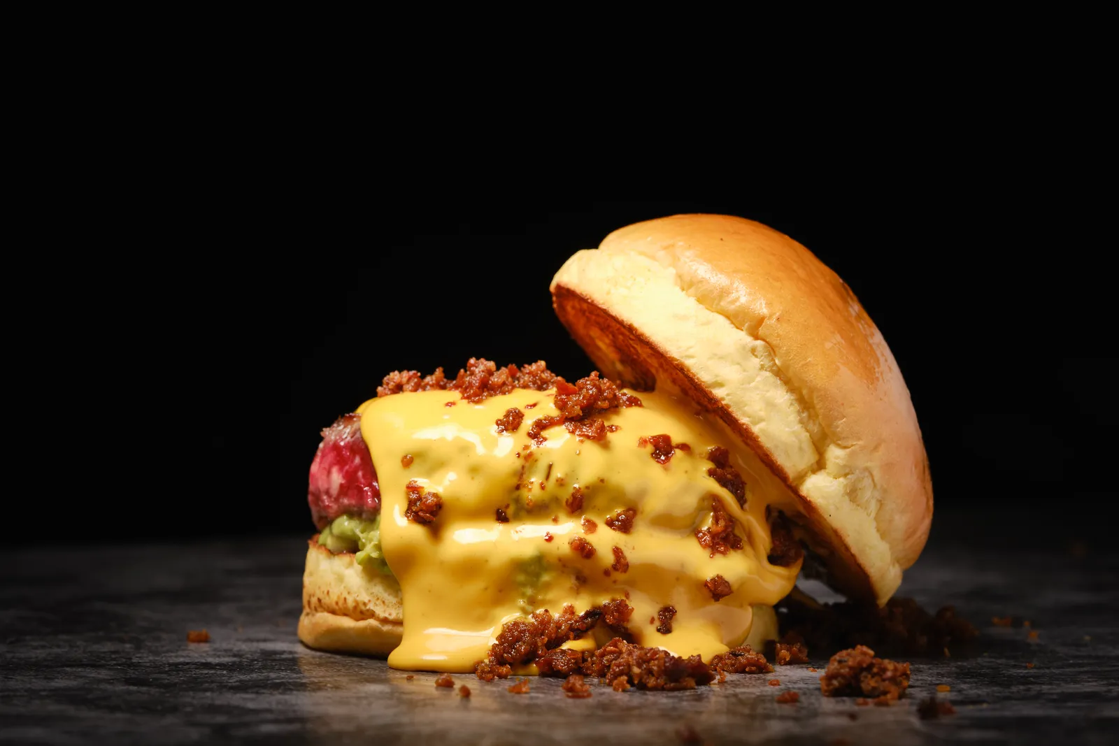 Hamburguesa abierta con cheddar